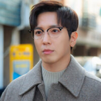 Jung Yong Hwa jako Uhm Tae Bong v Oh My Guard