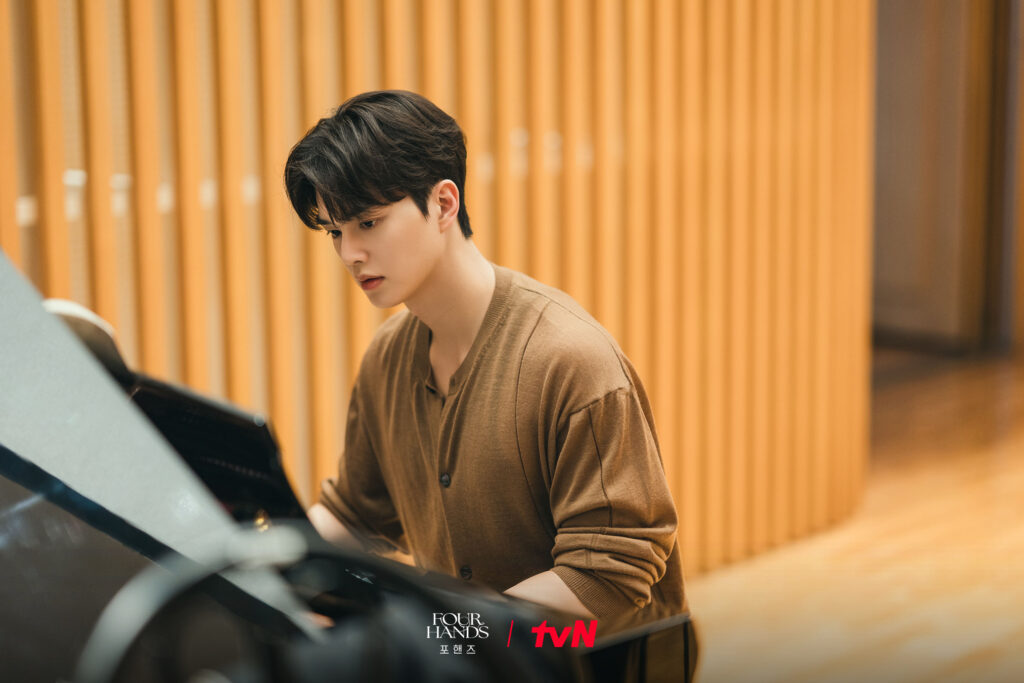Song Kang jako Kang Pio ve Four Hands, Two Sonatas